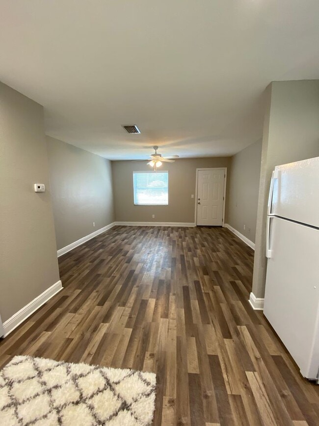 Building Photo - 107 Karde Ln