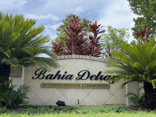 Primary Photo - 1000 Crystal Way