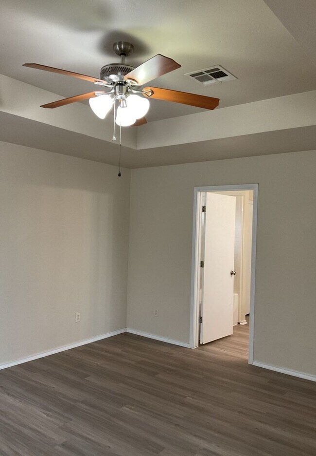 Building Photo - NEW FLOORING - COMING SOON!