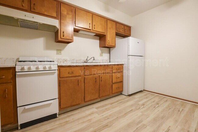 Building Photo - 5828 Erskine St