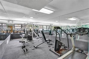 Building Photo - 10421 N Kendall Dr