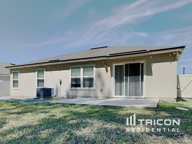 Building Photo - 15252 Bareback Dr