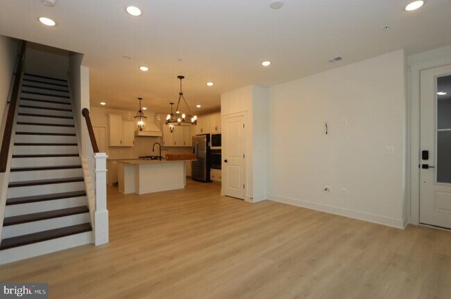 Building Photo - 117 E Cromwell St