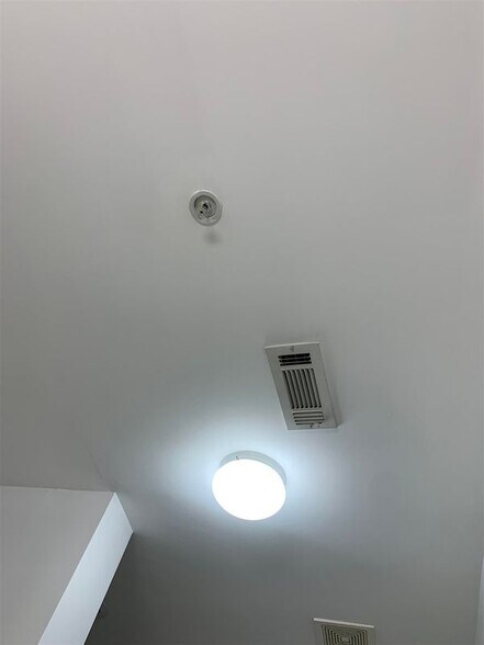 Building Photo - 870 Mayson Turner Rd NW