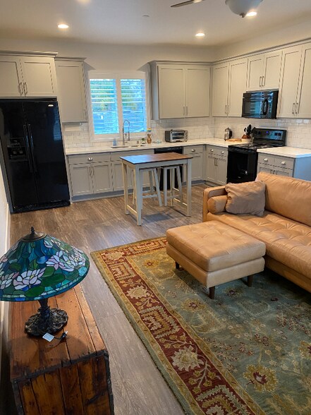 Building Photo - 904 1/2 Persifer St