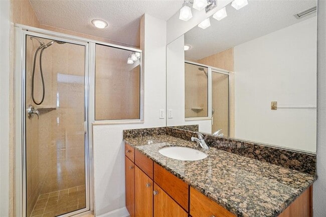 Building Photo - 502 S Albany Ave