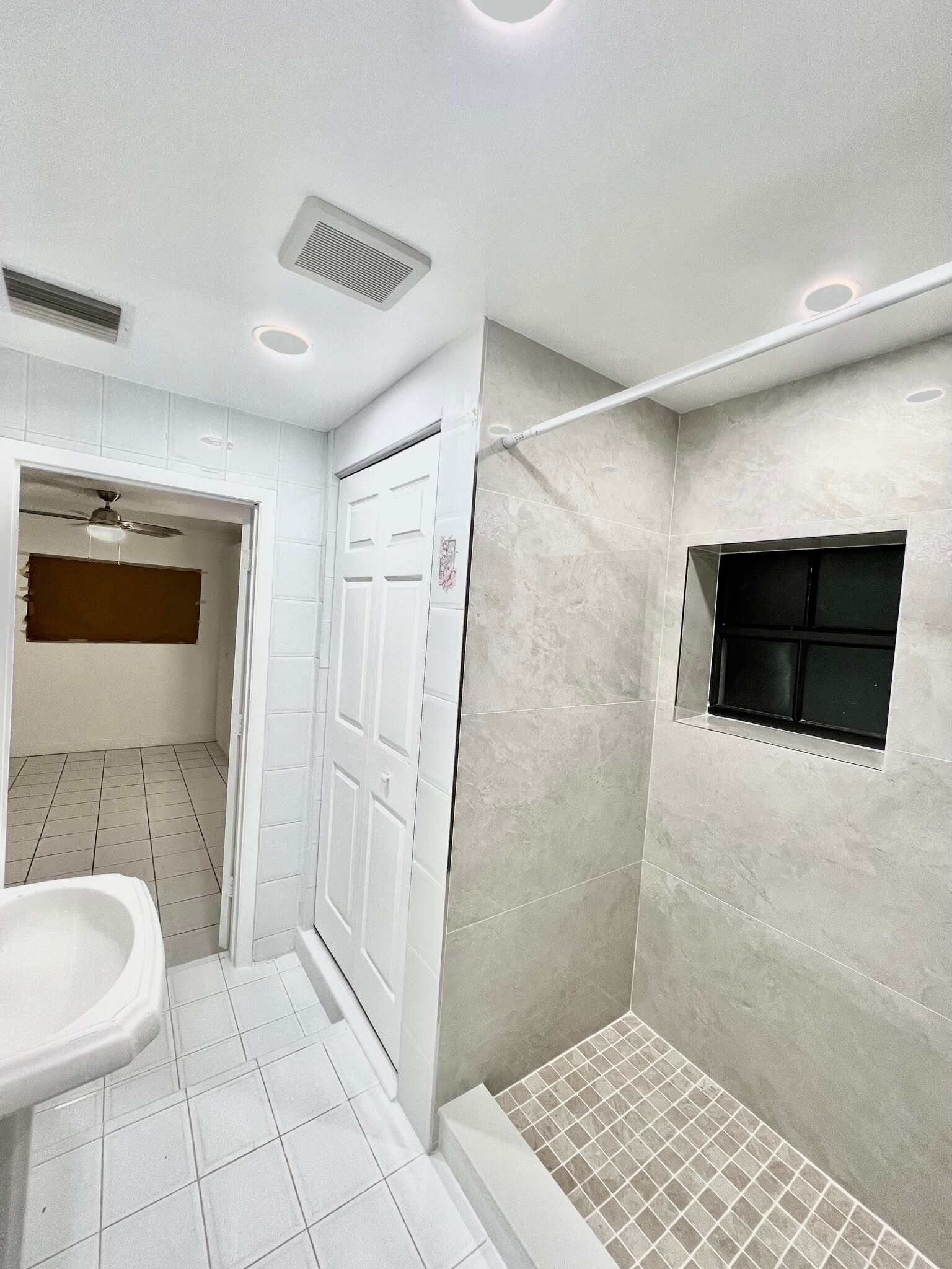 Building Photo - 649 W 14th St