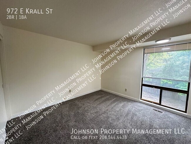 Building Photo - 972 E Krall St