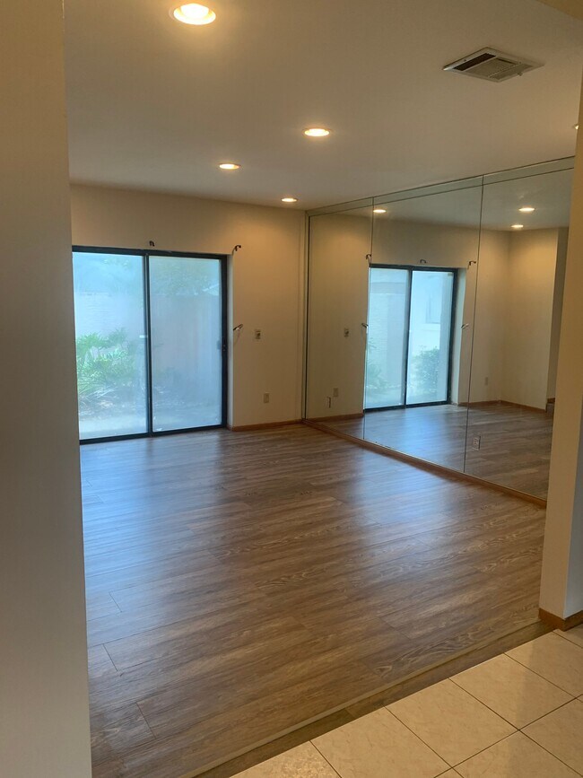 Building Photo - 1671 Grange Cir