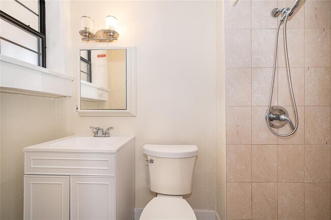 Building Photo - 601 Delaney Park Dr