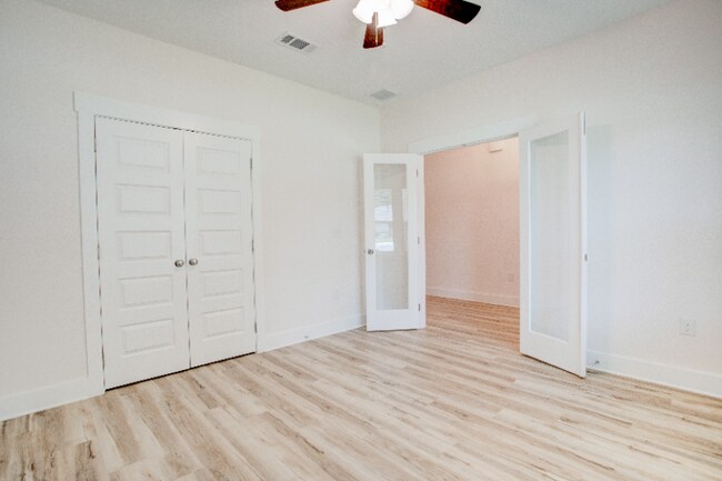 Building Photo - 1756 Thomas St