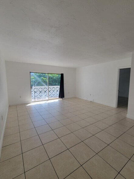 Building Photo - 2005 Sans Souci Blvd