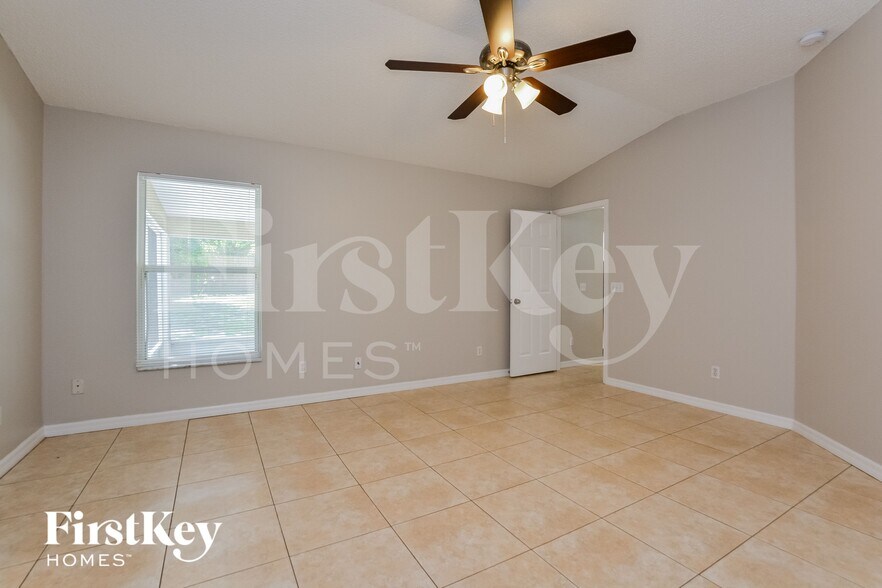 Building Photo - 569 N Apache Cir