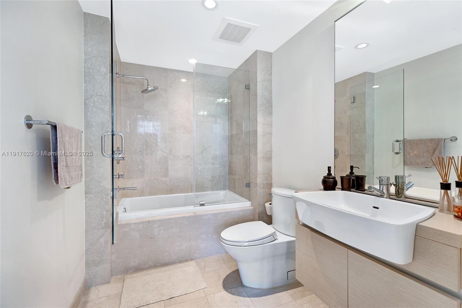 Building Photo - 200 Biscayne Boulevard Way