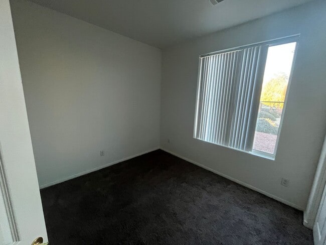 Building Photo - Single Story - 3 bed home located in Hende...