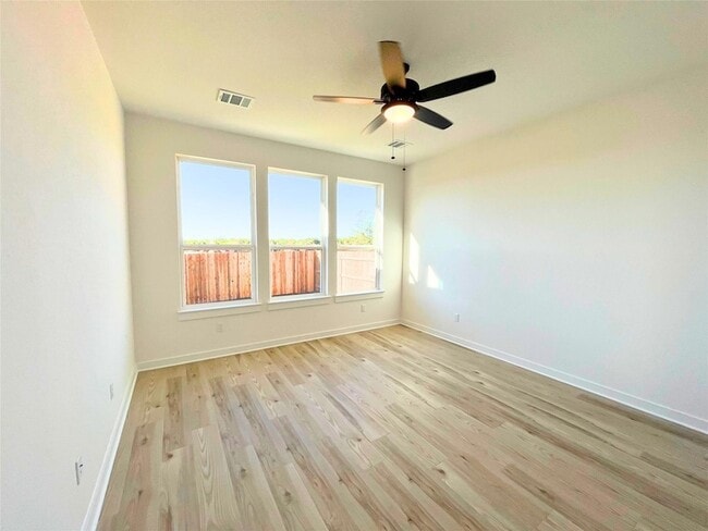 Building Photo - 401 Darley Oak Dr