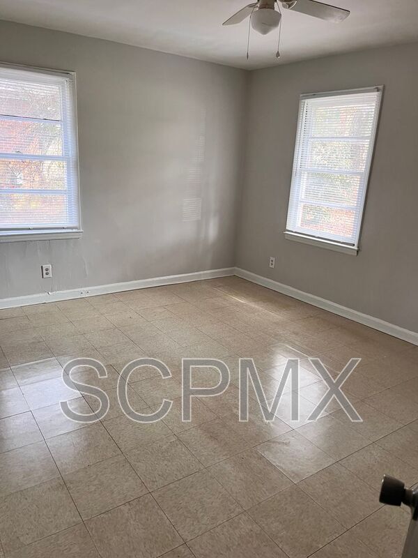 Building Photo - 2428 Crestview Dr