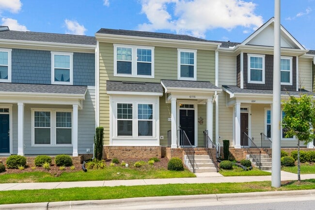 Building Photo - Stylish 4-Bedroom Townhome with Backyard O...