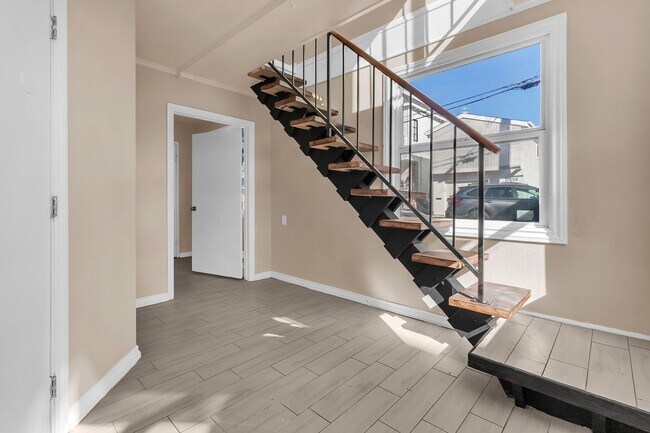 Building Photo - 16865 Bayview Dr