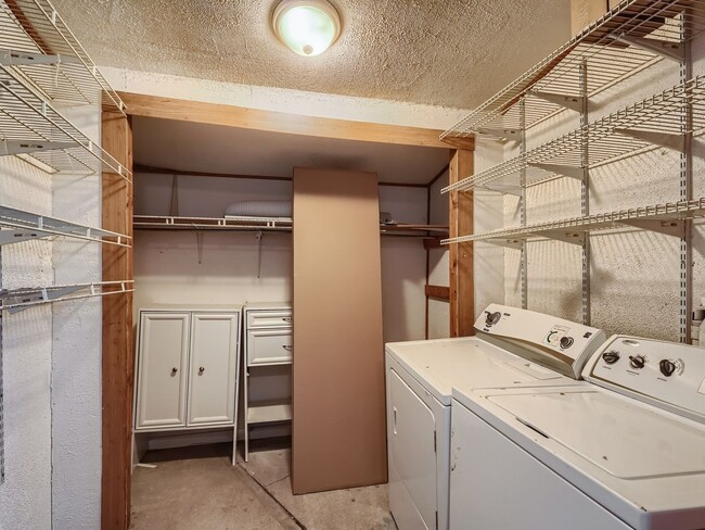 Building Photo - 2241 S Linley Ct
