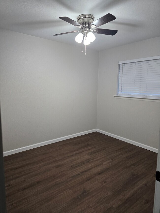 Building Photo - 508 N Texas Ave