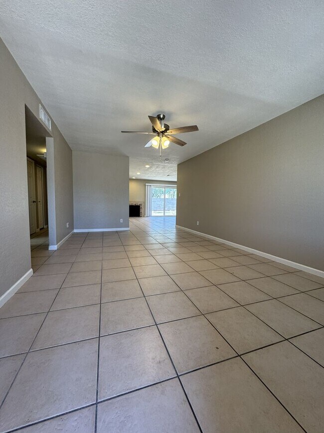 Building Photo - BEAUTIFULLY UPDATED CHANDLER HOME WITH HUGE YARD, BONUS ROOM & FIREPLACE!