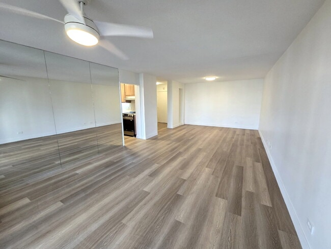 Building Photo - Large 2br/2ba/1pkg Condo near Blaisdell!