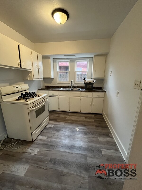 Building Photo - 353 S Hamilton St