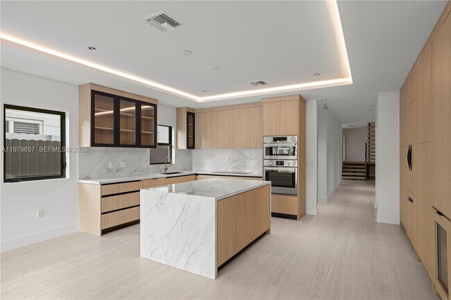 Building Photo - 3187 SW 23rd St