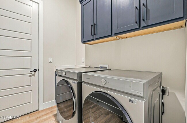 Building Photo - 1807 Ritzy Lou Pl