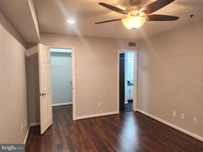 Building Photo - 1504 Lincoln Way