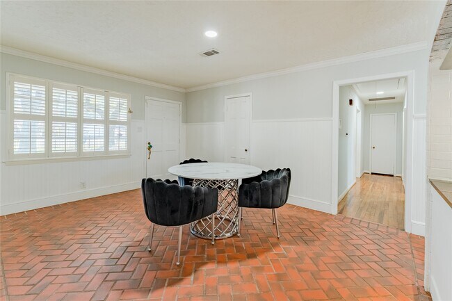 Building Photo - 11407 Iberia Dr