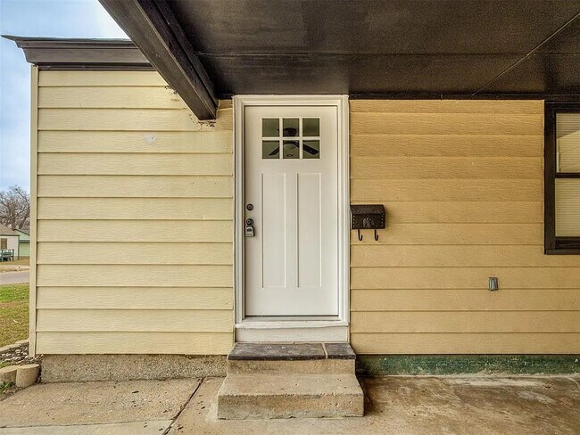 Building Photo - 1208 Jet Dr