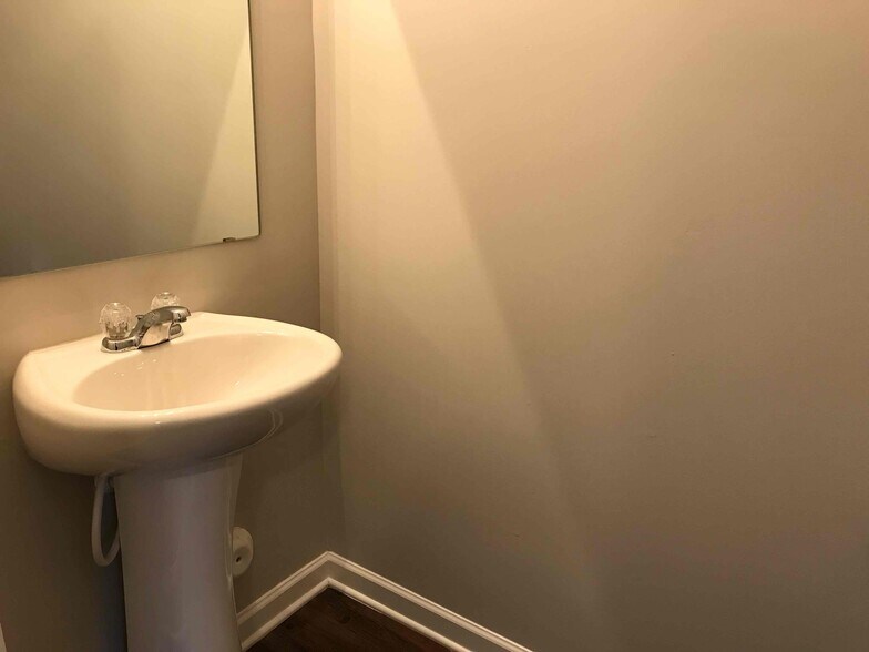 Building Photo - 5069 Bella Ct