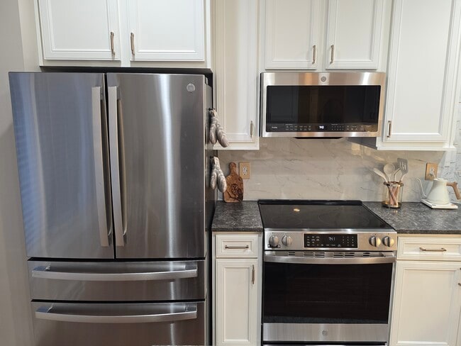 Building Photo - 117 St Charles Ct