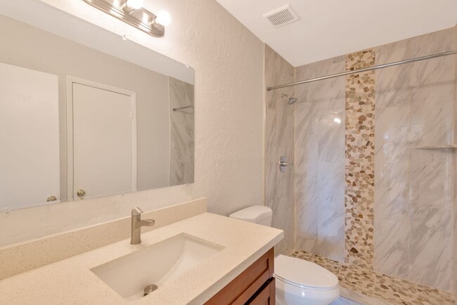 Building Photo - Spacious 6-Bedroom Pool Home Near ASU in Prime Tempe Location