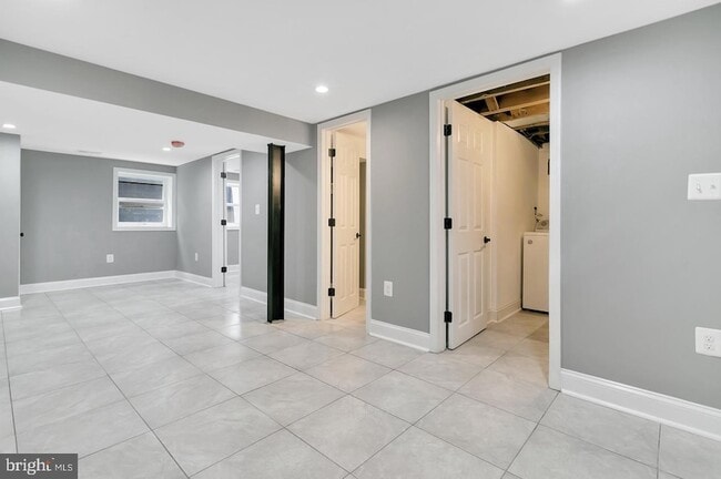 Building Photo - 6005 New Hampshire Ave NE