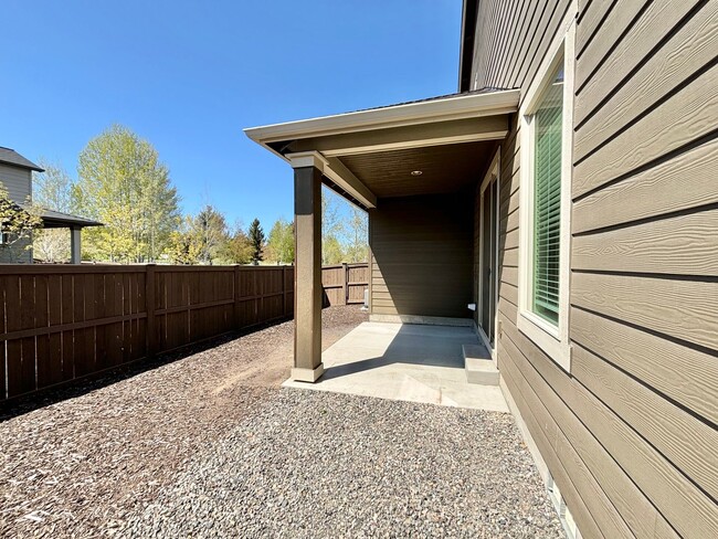Building Photo - 2965 Yew Park Ln