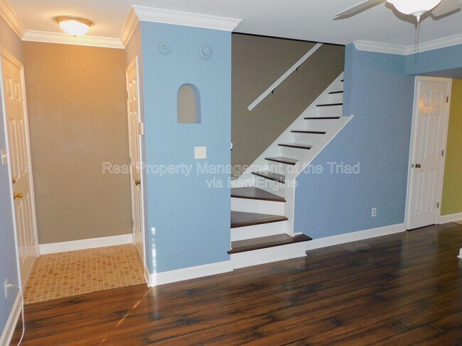 Building Photo - 620 Walker Ave