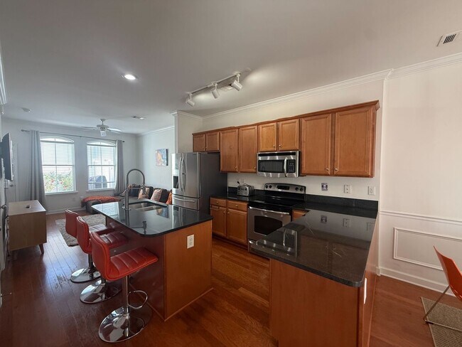Building Photo - Market Common - 2 Bedroom / 2.5 Bathroom Townhouse