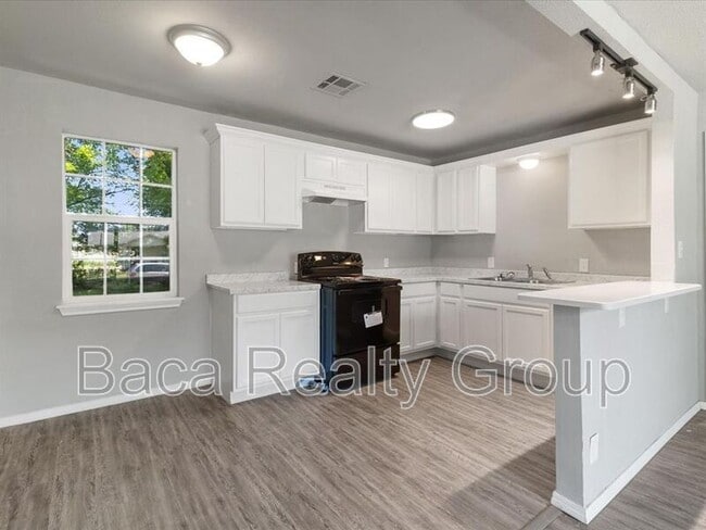 Building Photo - 3927 SE 10th Pl