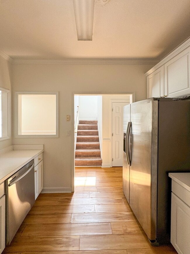 Building Photo - Charming 3 Bed 2.5 Bath Home in Gated Community