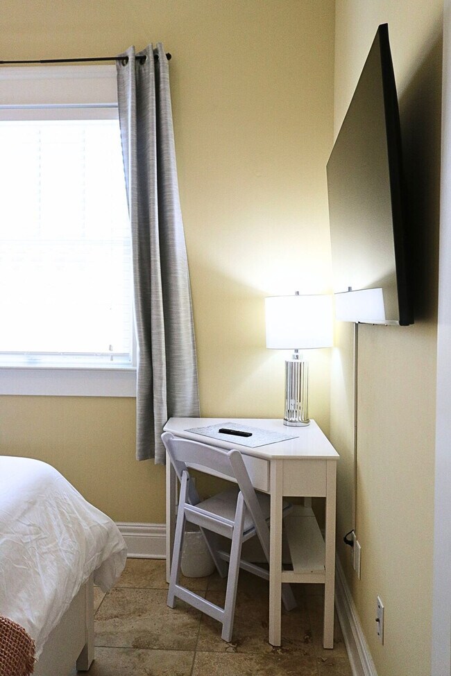 Building Photo - 611 S Orleans Ave