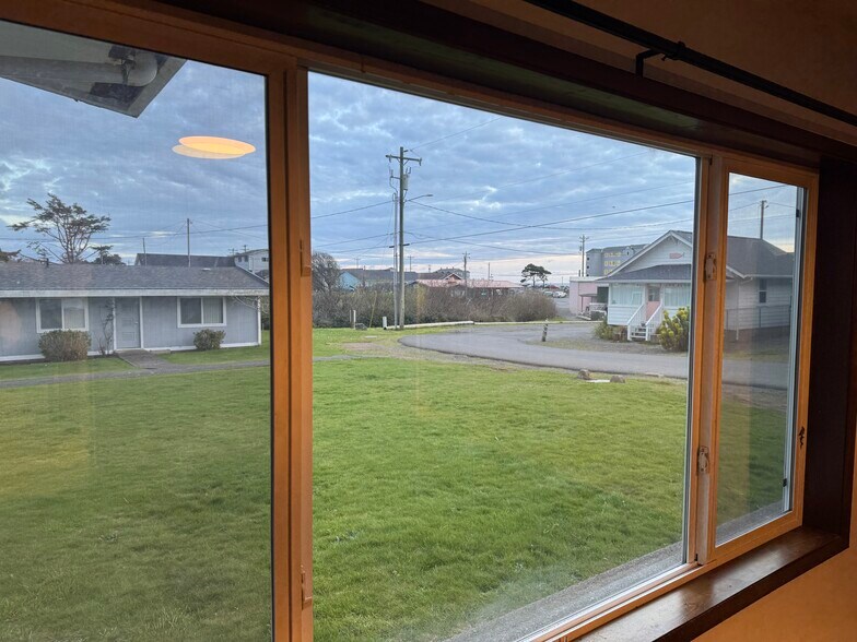 Building Photo - 222 N Beacon St