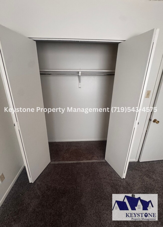 Building Photo - Updated 2 Bedroom Belmont Townhome with Attached Garage & Fenced Yard $1300/$1300