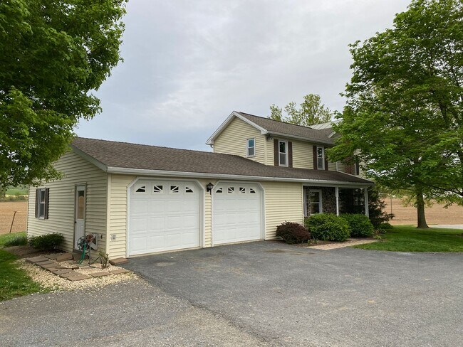 Building Photo - Coming soon! 4 Bedroom Farmhouse for Rent in Shippensburg