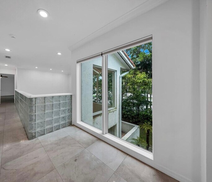 Building Photo - 4000 Alhambra Cir