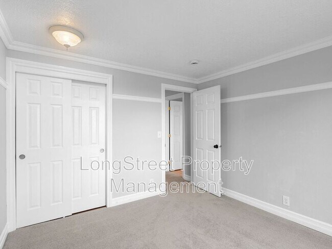 Building Photo - 15926 SW Hampshire Terrace