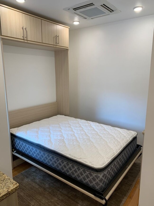 Building Photo - CHELSEA/BOSTON NO BROKER OR RENTAL FEES!! ...