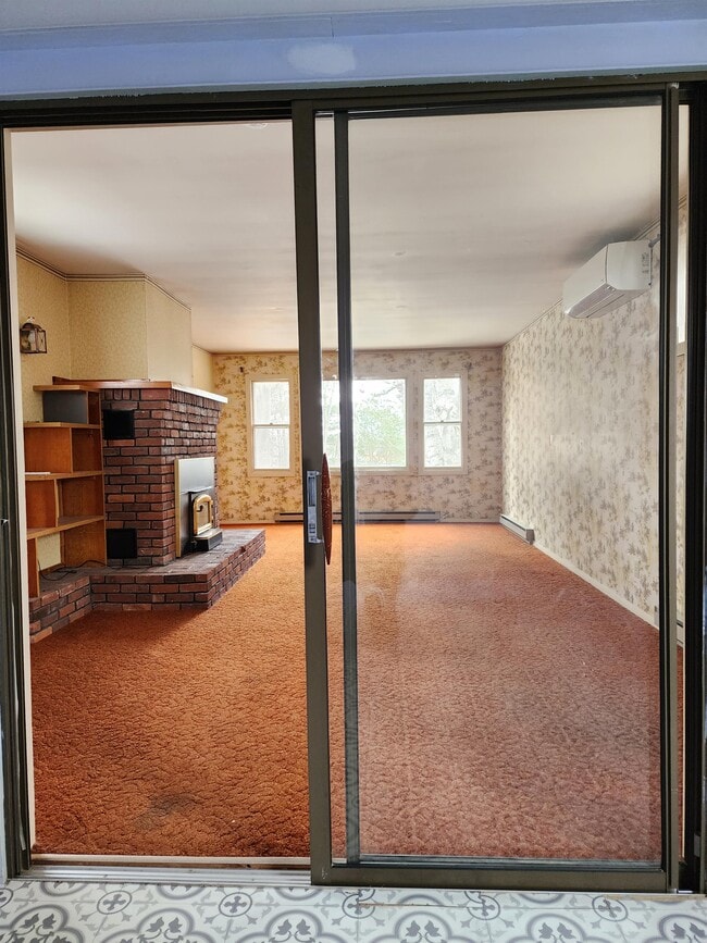 Building Photo - 281 Wilson St